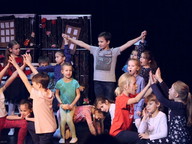 Children and theater. Театр-студия забавы Бердск.